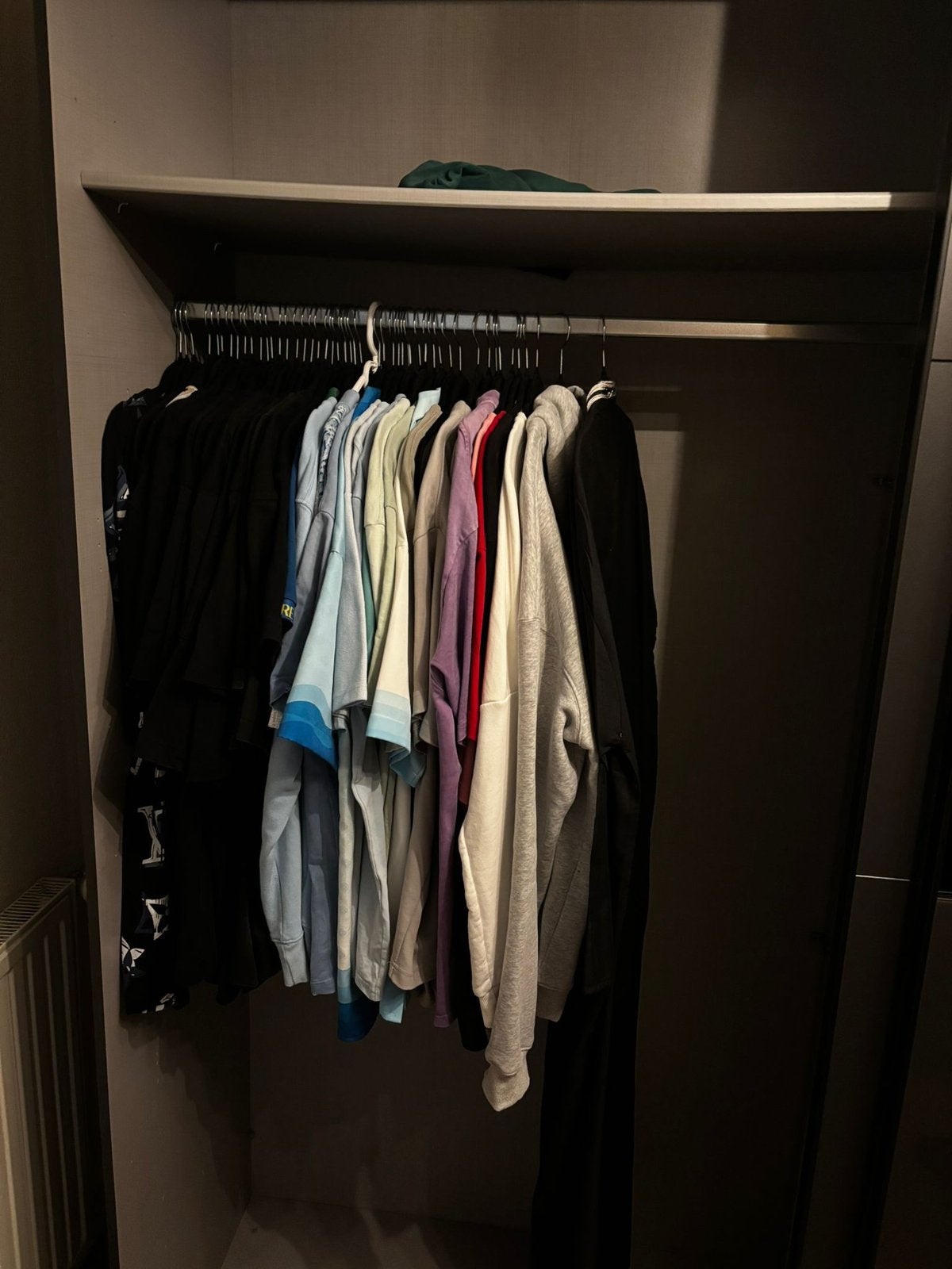 Grote kledingkast met 3 schuifdeuren, Kleding | Dames, Kledingrekken, Ophalen of Verzenden, Zo goed als nieuw