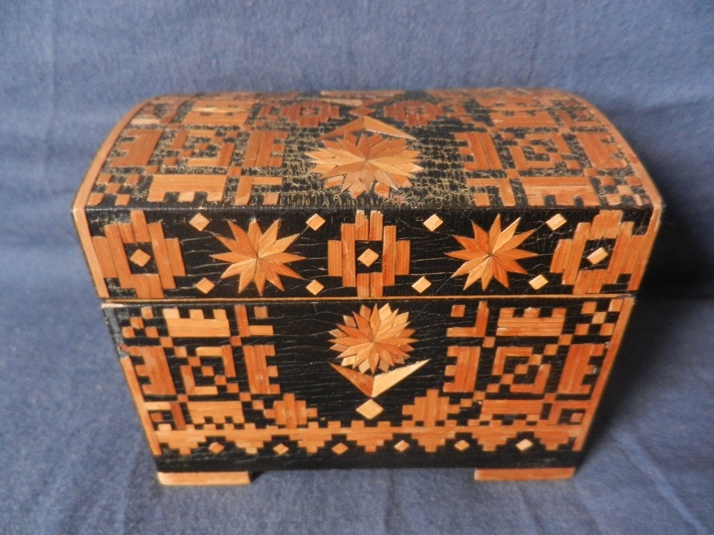 Houten doos, met geometrisch patroon in stro, Oost-Europa, Ophalen of Verzenden