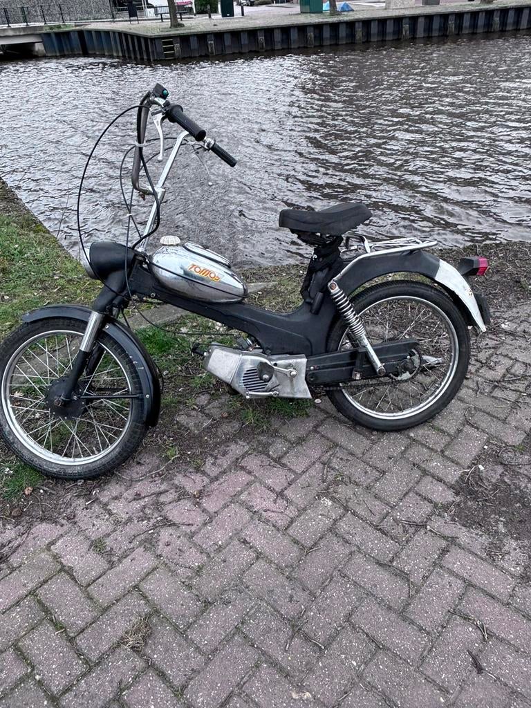 Tomos 4L met extra onderdelen. Bieden naar waarde !!, Fietsen en Brommers, Brommers | Tomos, Zo goed als nieuw, Ophalen