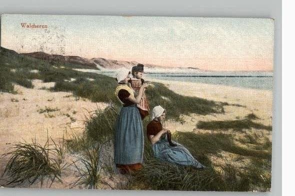 Walcheren Vissersvrouw op de duinen st ZOUTELANDE 1925