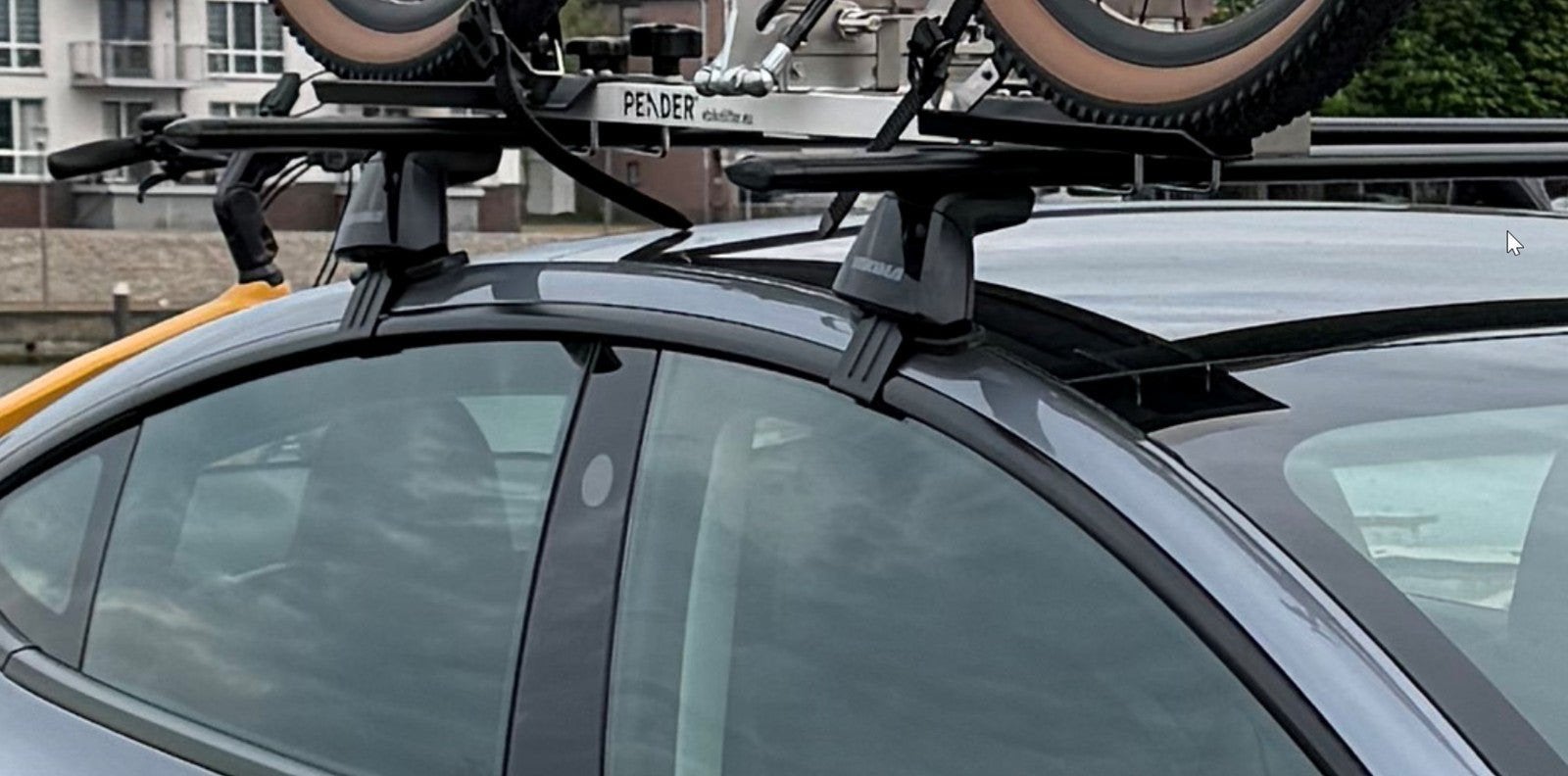 Yakima Streamline dakdragers voor Tesla Model 3, Ophalen, Zo goed als nieuw