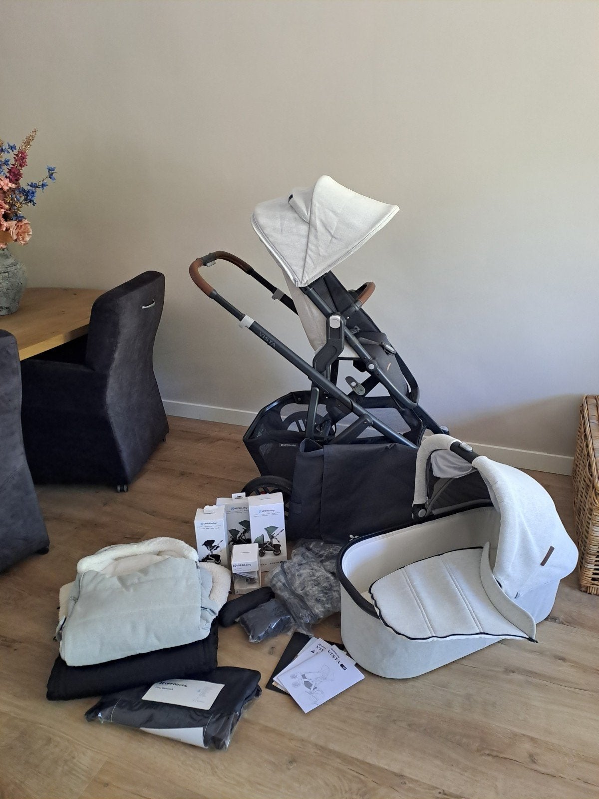 UPPAbaby VISTA V2 Combiwagen met reiswieg en accessoires, Zo goed als nieuw, Combiwagen, Verstelbare duwstang, Ophalen