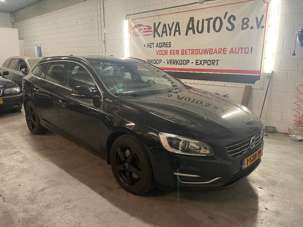 Volvo V60 D6 215pk Plug-in Hybrid 2013 Zwart, Auto's, 1849 kg, 1800 kg, Zwart, Open dak