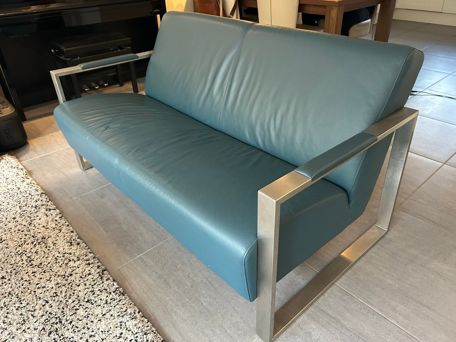 Leren tweezitsbank met metalen frame - Zo goed als nieuw, Ophalen, 150 tot 200 cm, Tweepersoons, Zo goed als nieuw