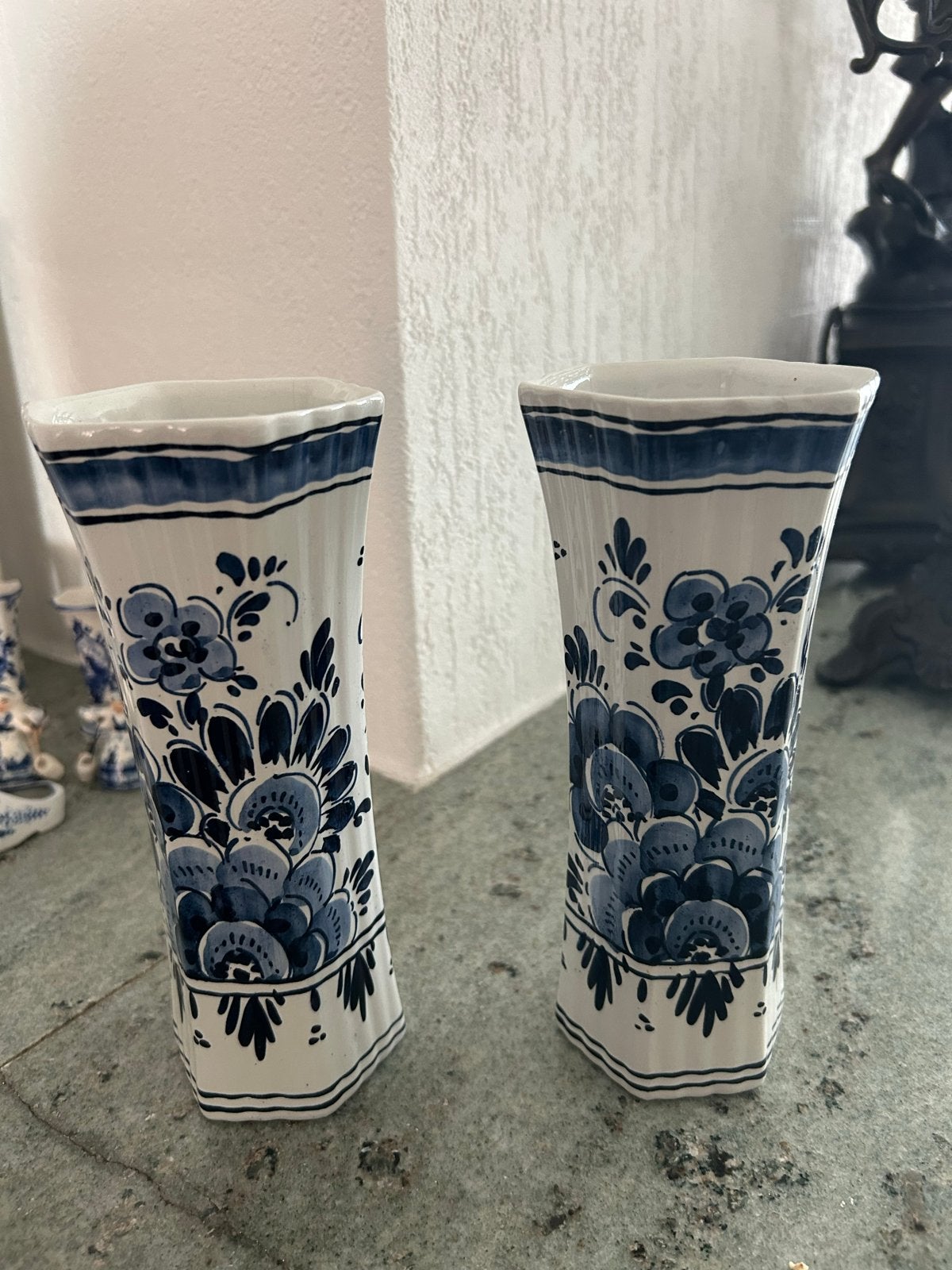 Set van 2 Delfts Blauwe Vazen - Handgeschilderd, Antiek en Kunst, Ophalen of Verzenden