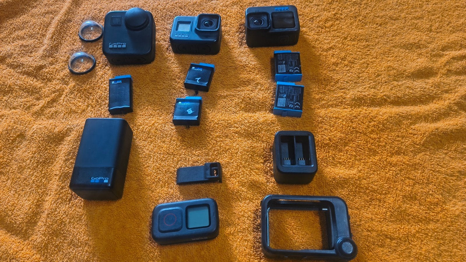 Foto 2 van GoPro Hero 8, 10 en MAX 360 bundel met accessoires