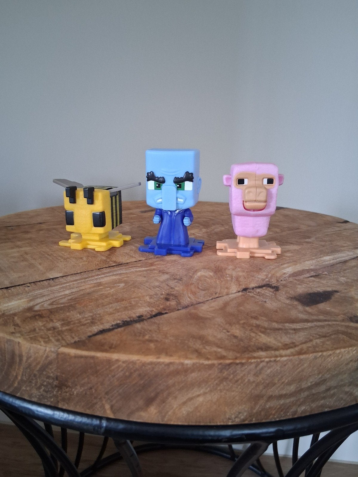 Minecraft figuren set - Bij, Villager, Roze Schaap, Kinderen en Baby's, Ophalen, Zo goed als nieuw