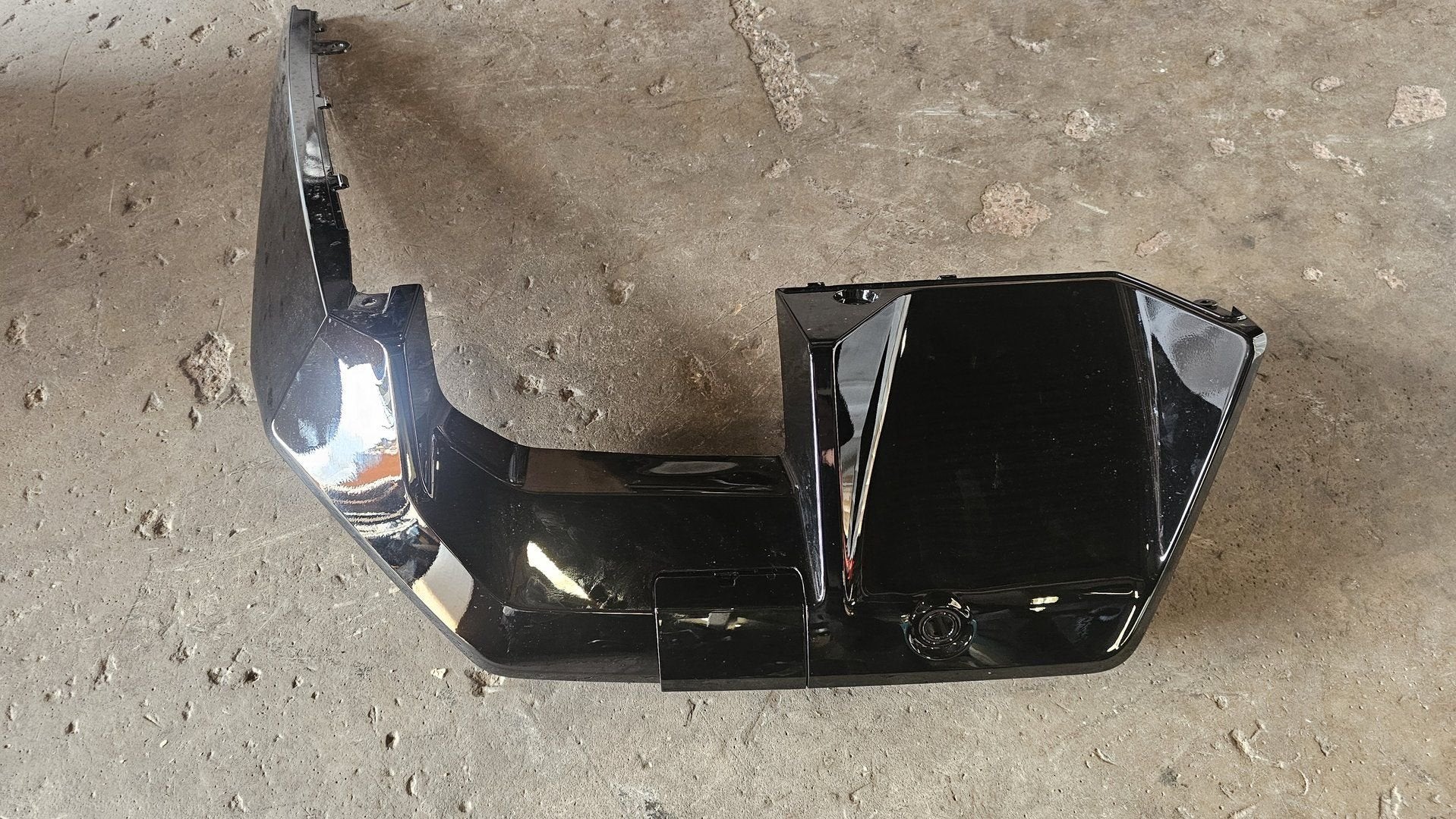 Diffuser zwart onderzijde achterbumper rechts BMW 5 serie G9, -, Nieuw, Ophalen of Verzenden, Achter