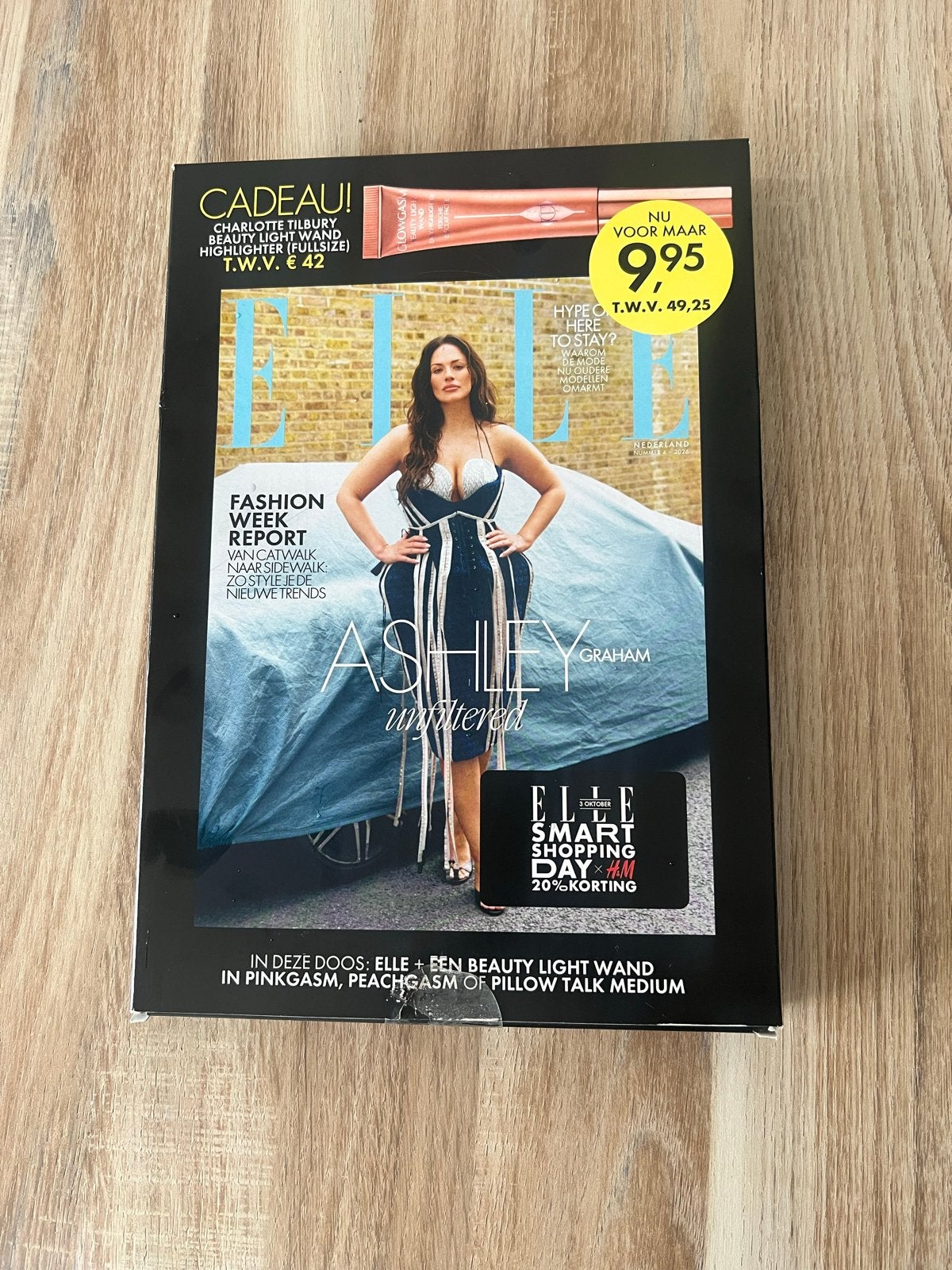Elle magazine met Charlotte Tilbury cadeau, Ophalen of Verzenden, Nieuw, Damesbladen