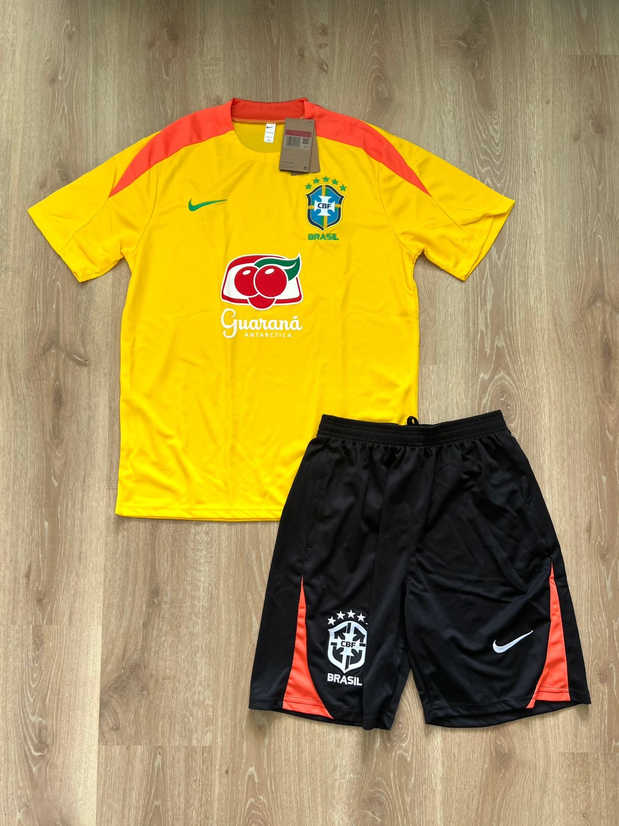 Brazilië trainingsset Nike geel  Maat L, Maat 52/54 (L), Geel, Nieuw, Ophalen of Verzenden