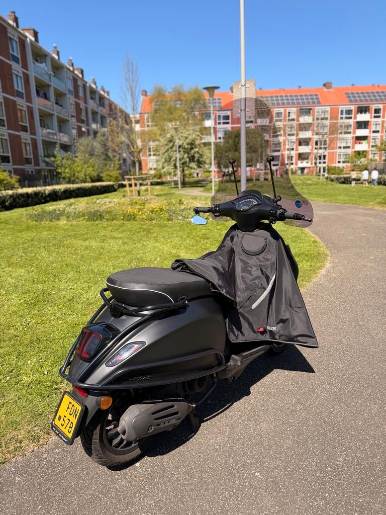 Vespa Sprint Mat Zwart - Zo goed als nieuw, Ophalen of Verzenden, Zo goed als nieuw, Benzine, Vespa