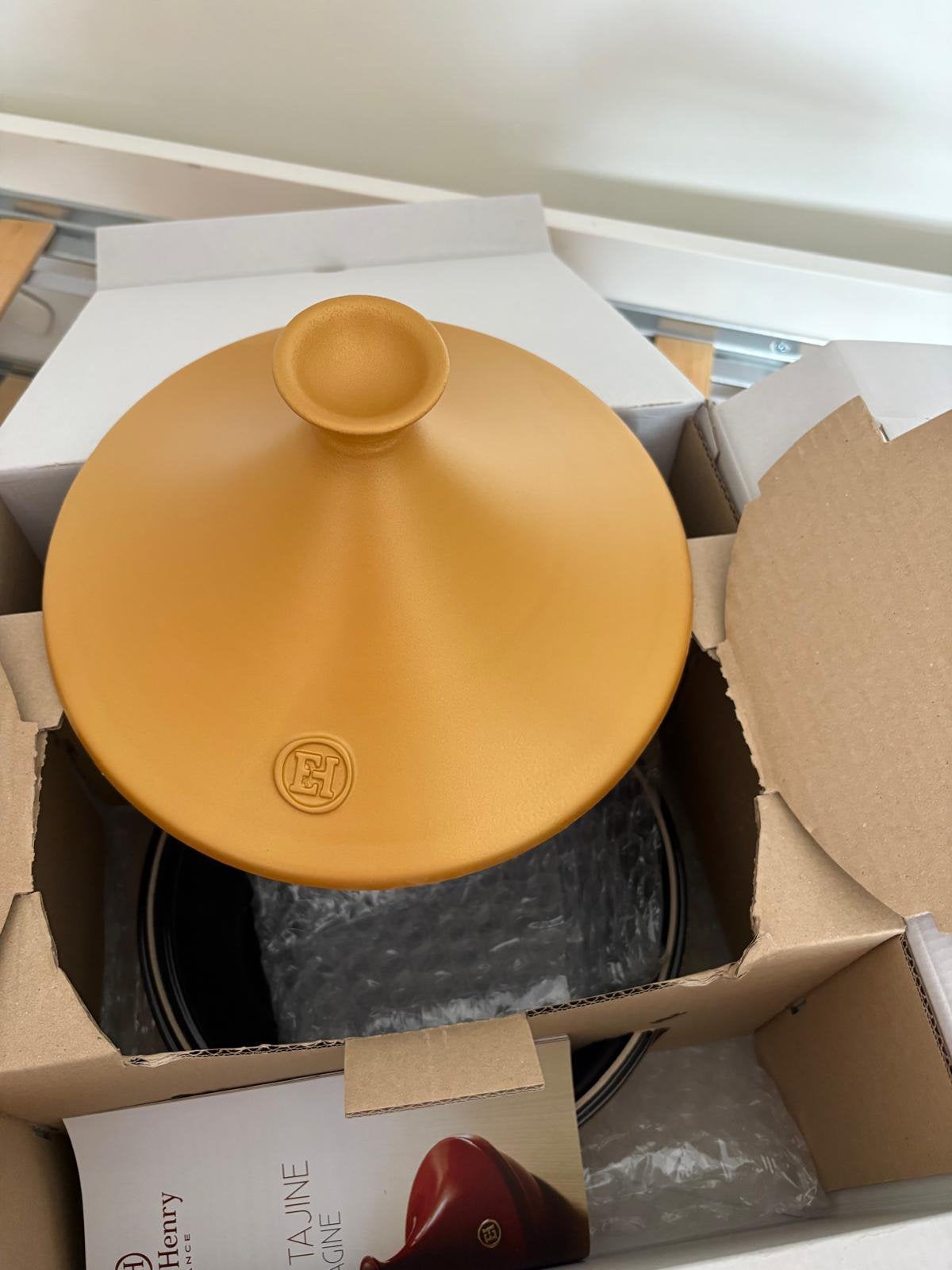 Emile Henry Tajine goud nieuw in doos, Ophalen, Nieuw, Overige materialen, Overige typen