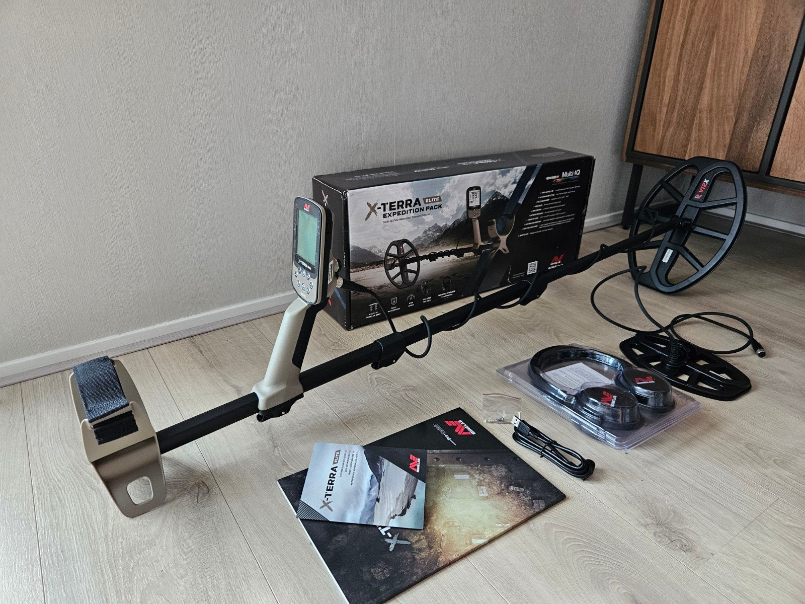 Minelab X-Terra Elite Expedition Pack (incl. V12X & V8X), Hobby en Vrije tijd, Meer dan 30 cm, Ophalen of Verzenden, Zo goed als nieuw