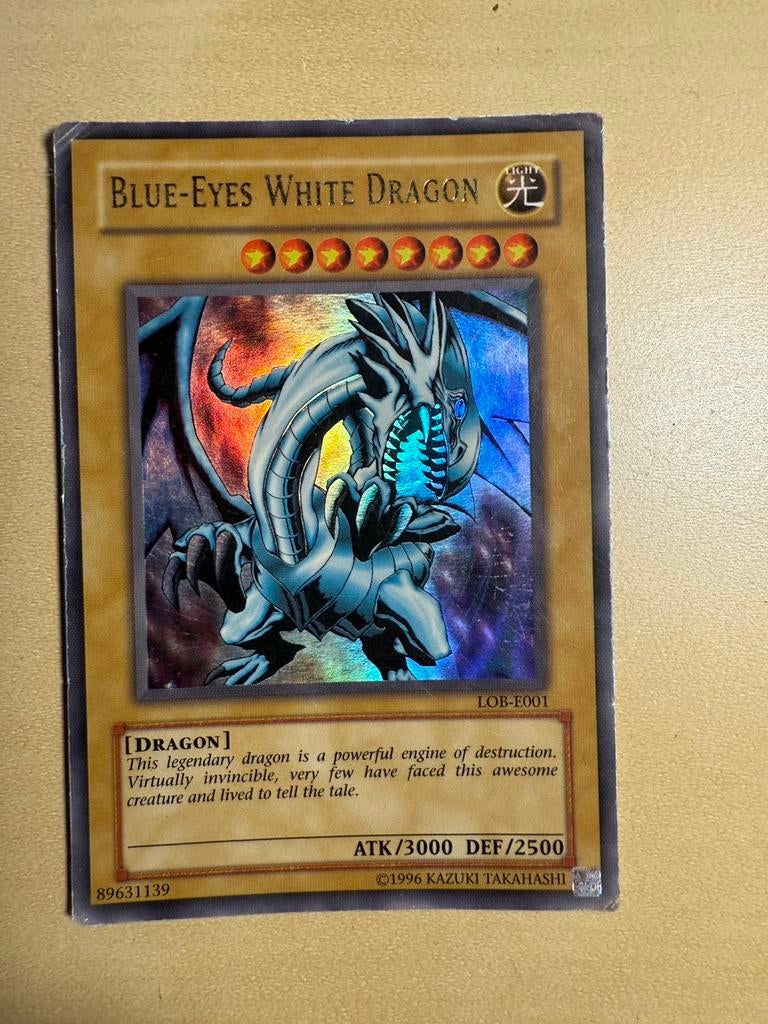 Blue-Eyes White Dragon (HOLO / LOB), Hobby en Vrije tijd, Verzamelkaartspellen | Yu-gi-Oh!, Ophalen, Gebruikt, Losse kaart, Foil