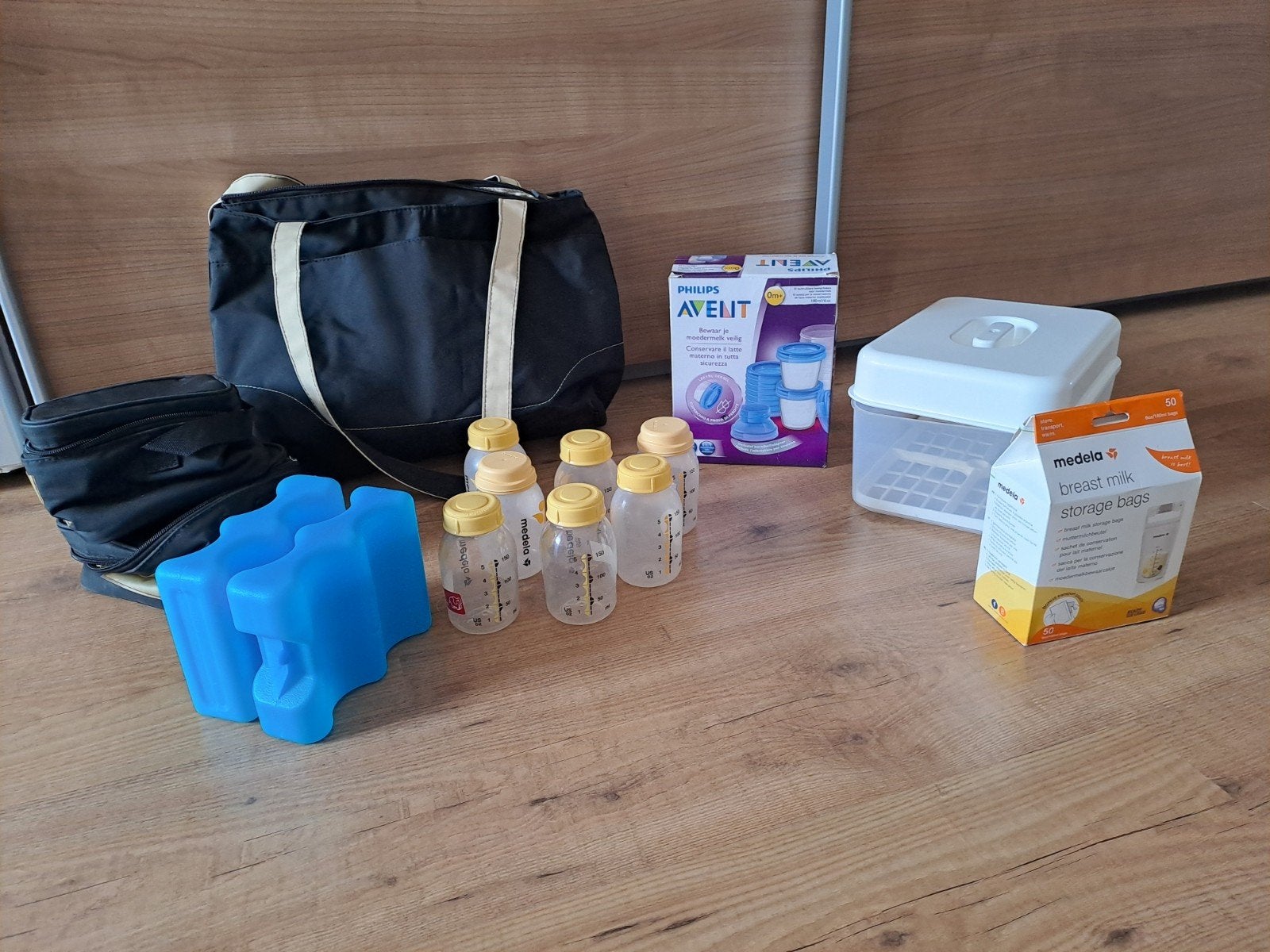 Kolf accessoires: oa. Medela flessen,  (koel)tas, Philips Av, Ophalen of Verzenden, Gebruikt, Bewaarbakje, Medela