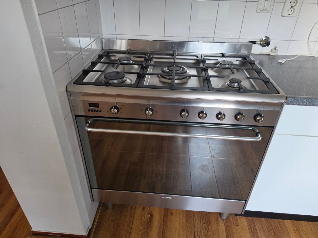 Smeg 5-pits gasfornuis met ruime oven – RVS, Ophalen, Gebruikt, 50 tot 100 cm, Minder dan 100 cm