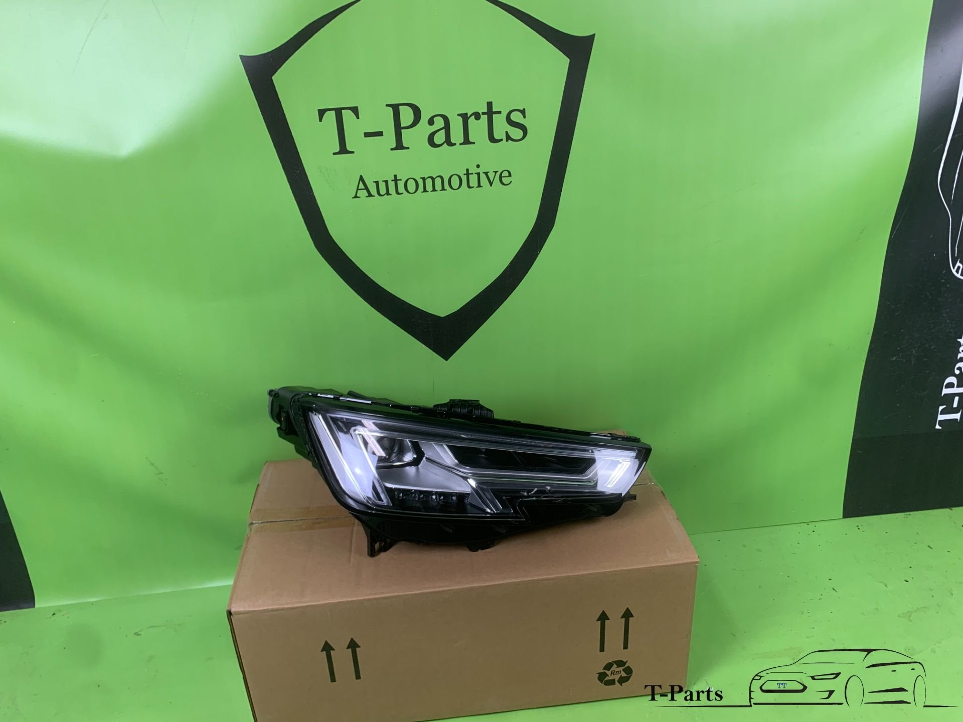 audi A4 koplamp rechts --NIEUW-- 8W0941034 lamp