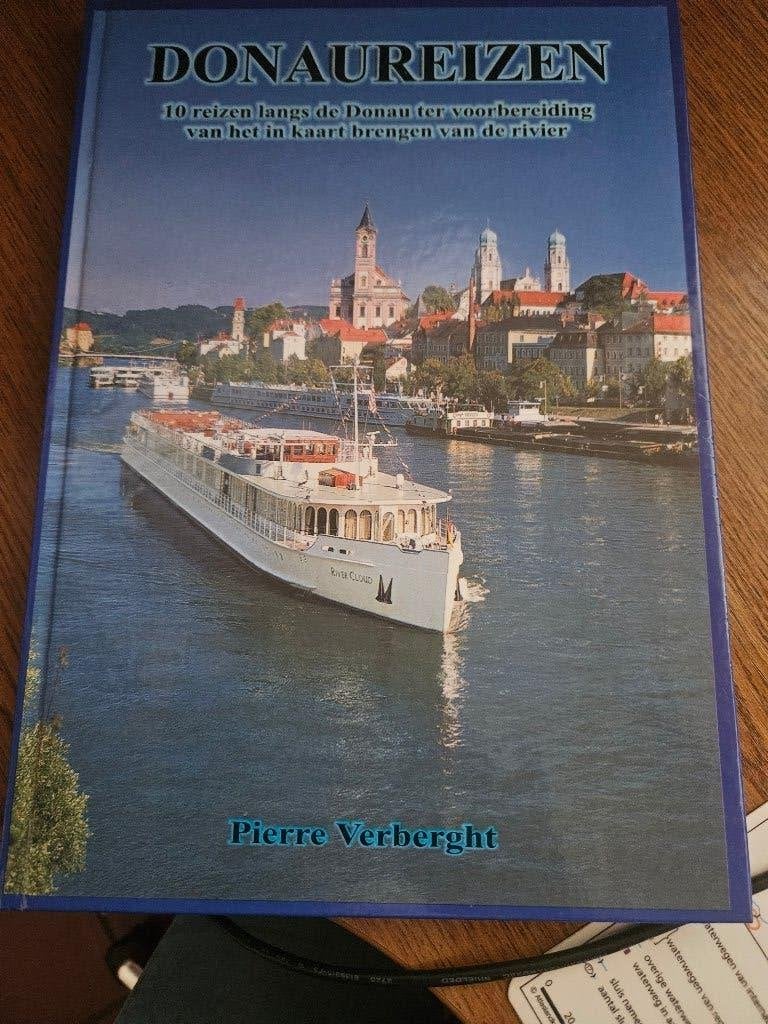donaureizen (10 reizen langs de Donau), Ophalen of Verzenden, Zo goed als nieuw, Motorboot, Boek of Tijdschrift