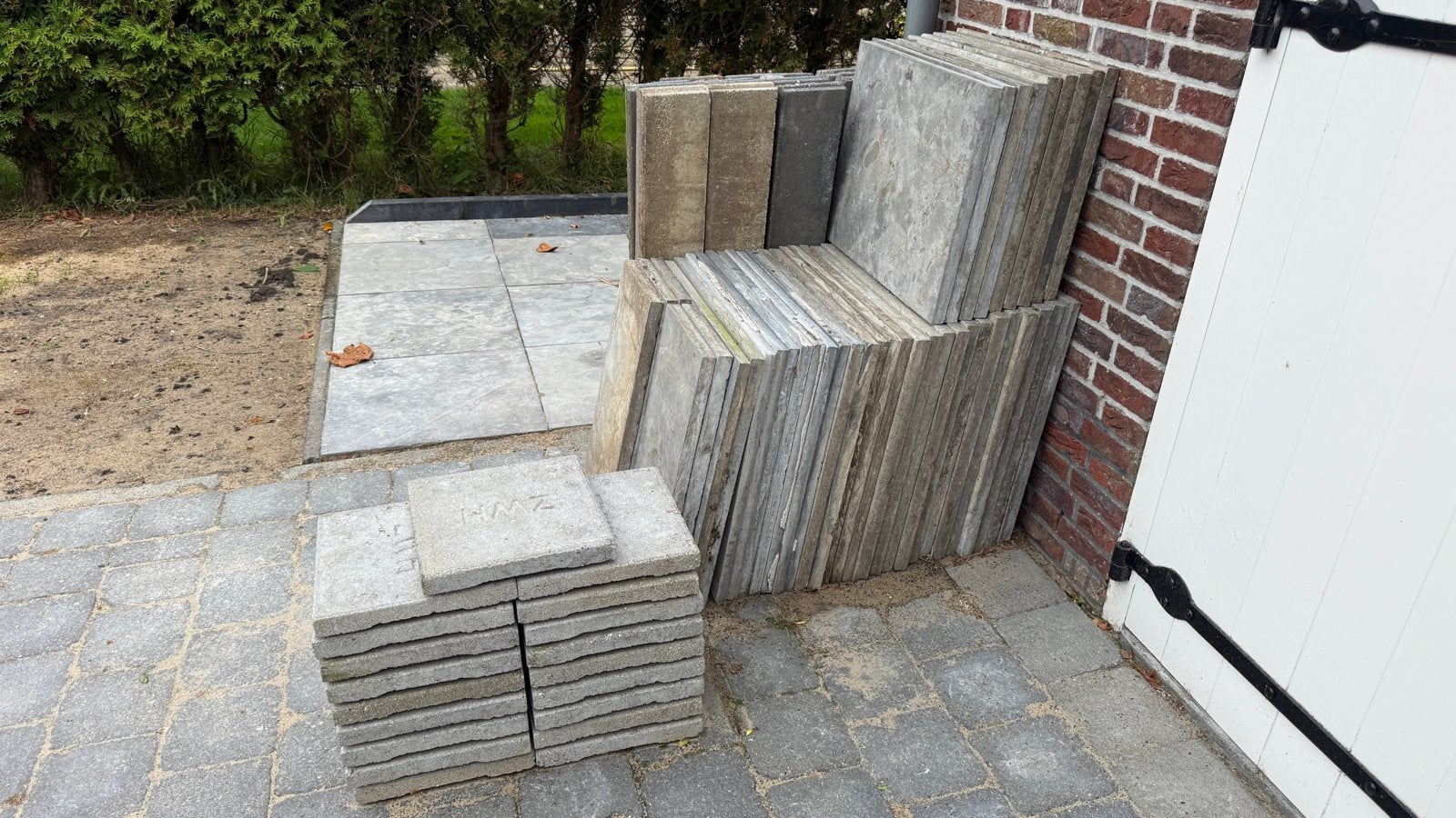 Gebruikte terrastegels en klinkers - diverse maten, Ophalen, Gebruikt, 10 m² of meer, Beton