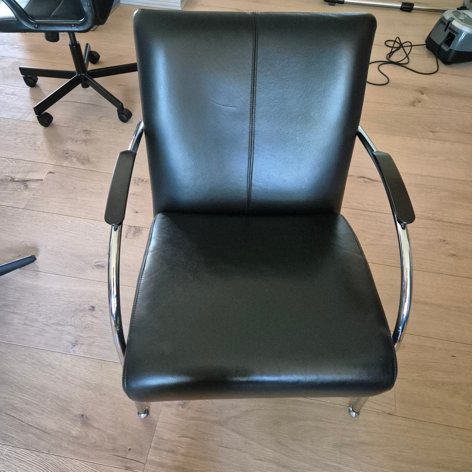 leren stoel zwart, Ophalen, Minder dan 75 cm, Leer, Zo goed als nieuw