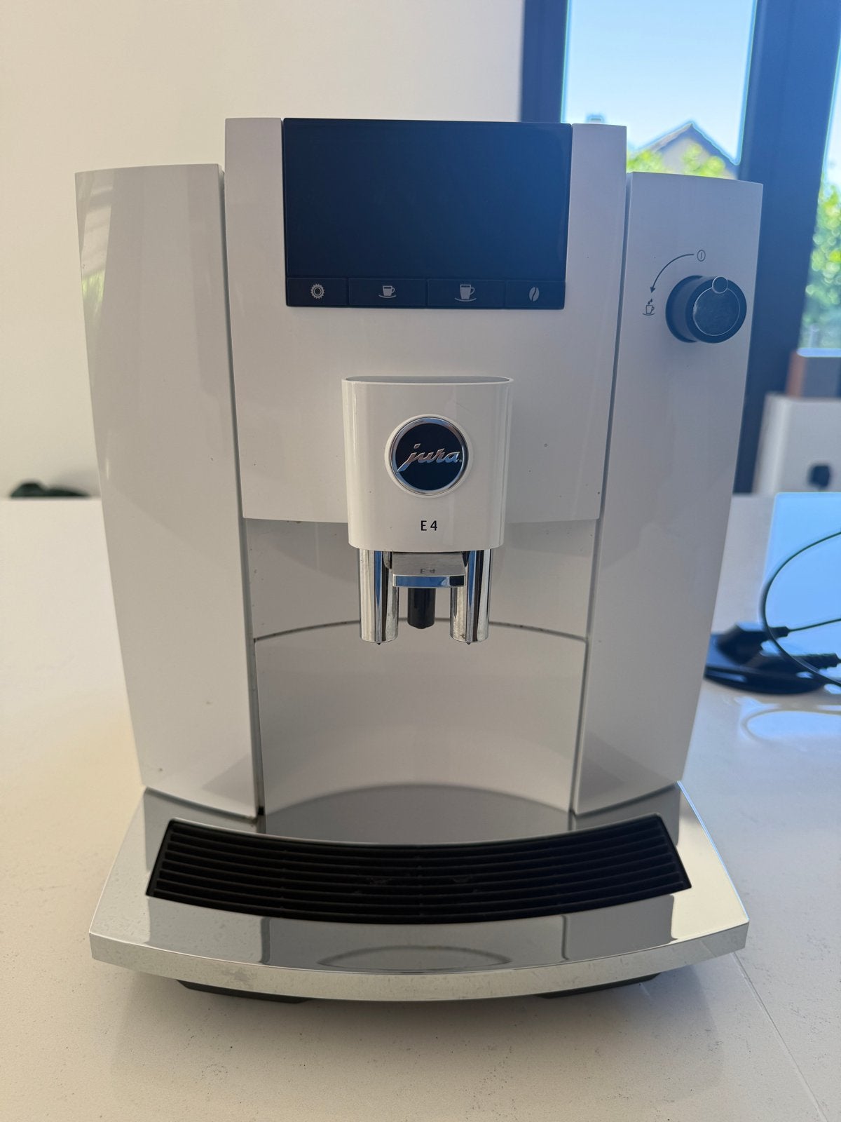 Jura E4 Koffiemachine - Zo goed als nieuw, Koffiemachine, Zo goed als nieuw, 2 tot 4 kopjes, Koffiebonen
