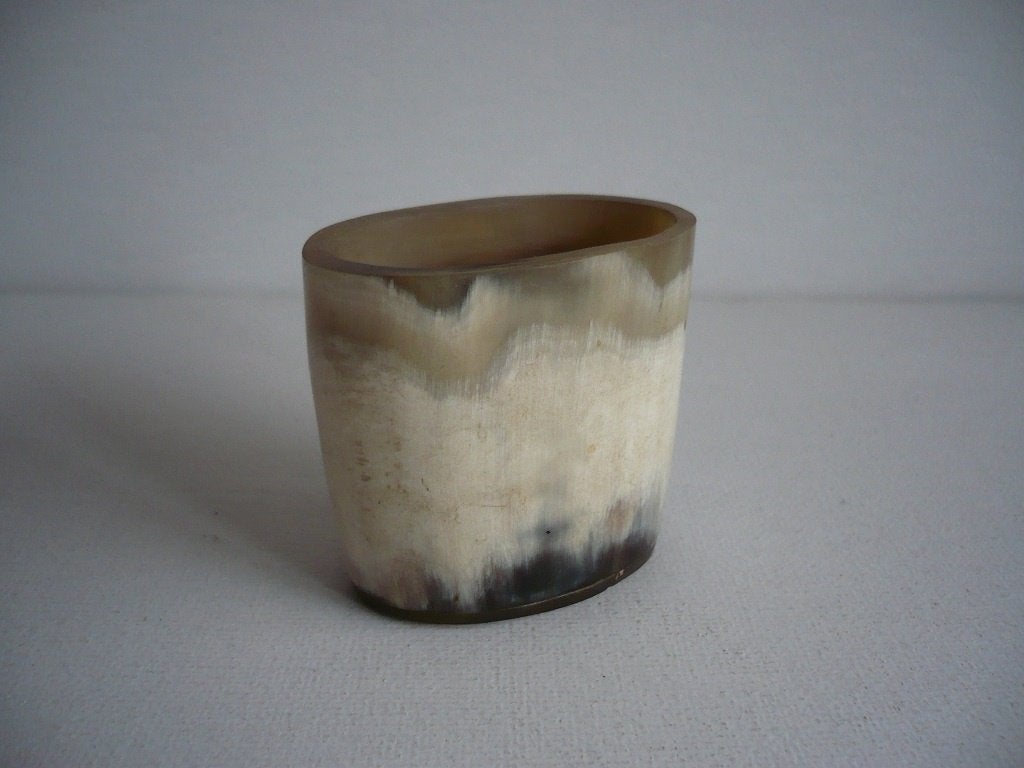 j006-Bijzonder bakje, gemaakt van de hoorn, van een koe., Antiek en Kunst, Verzenden