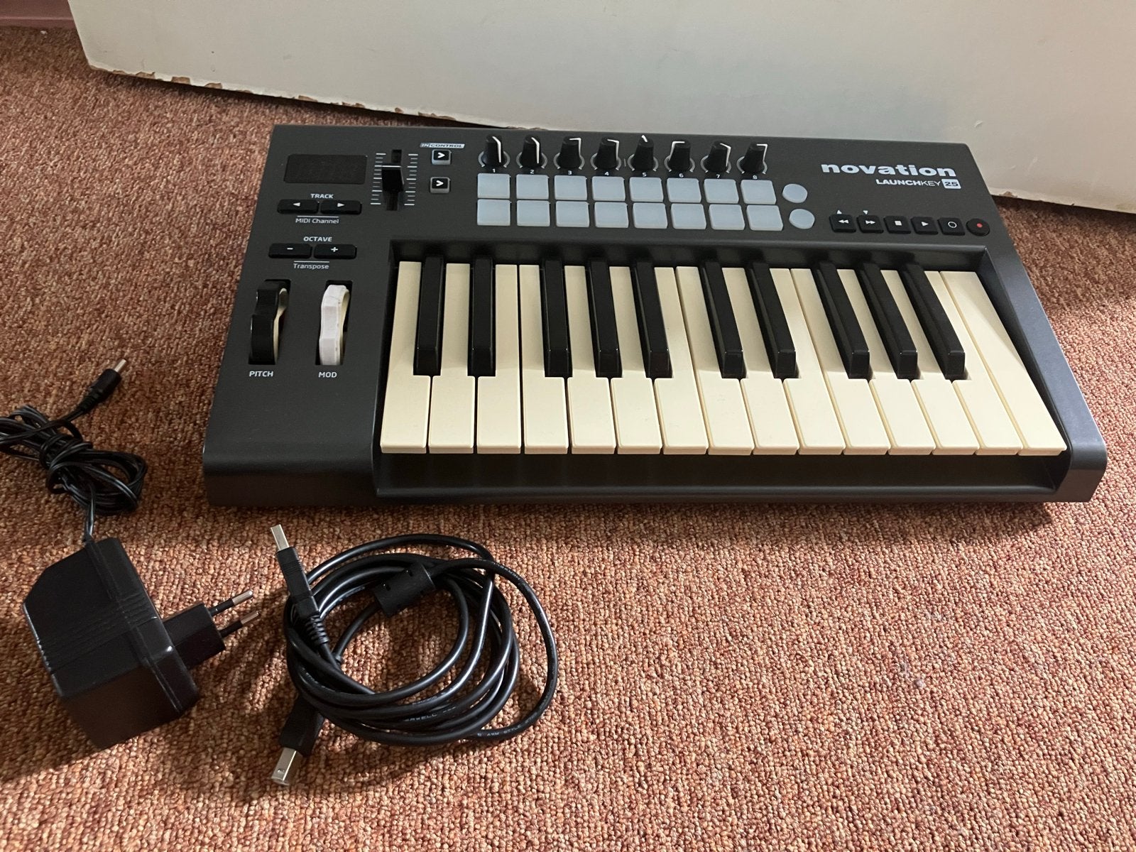 Novation Launchkey 25 MIDI Keyboard Controller, Overige merken, Gebruikt, Aanslaggevoelig, Overige aantallen