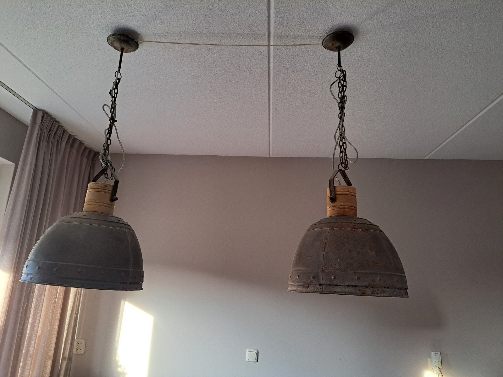 set van 2 landelijke hanglampen, Ophalen