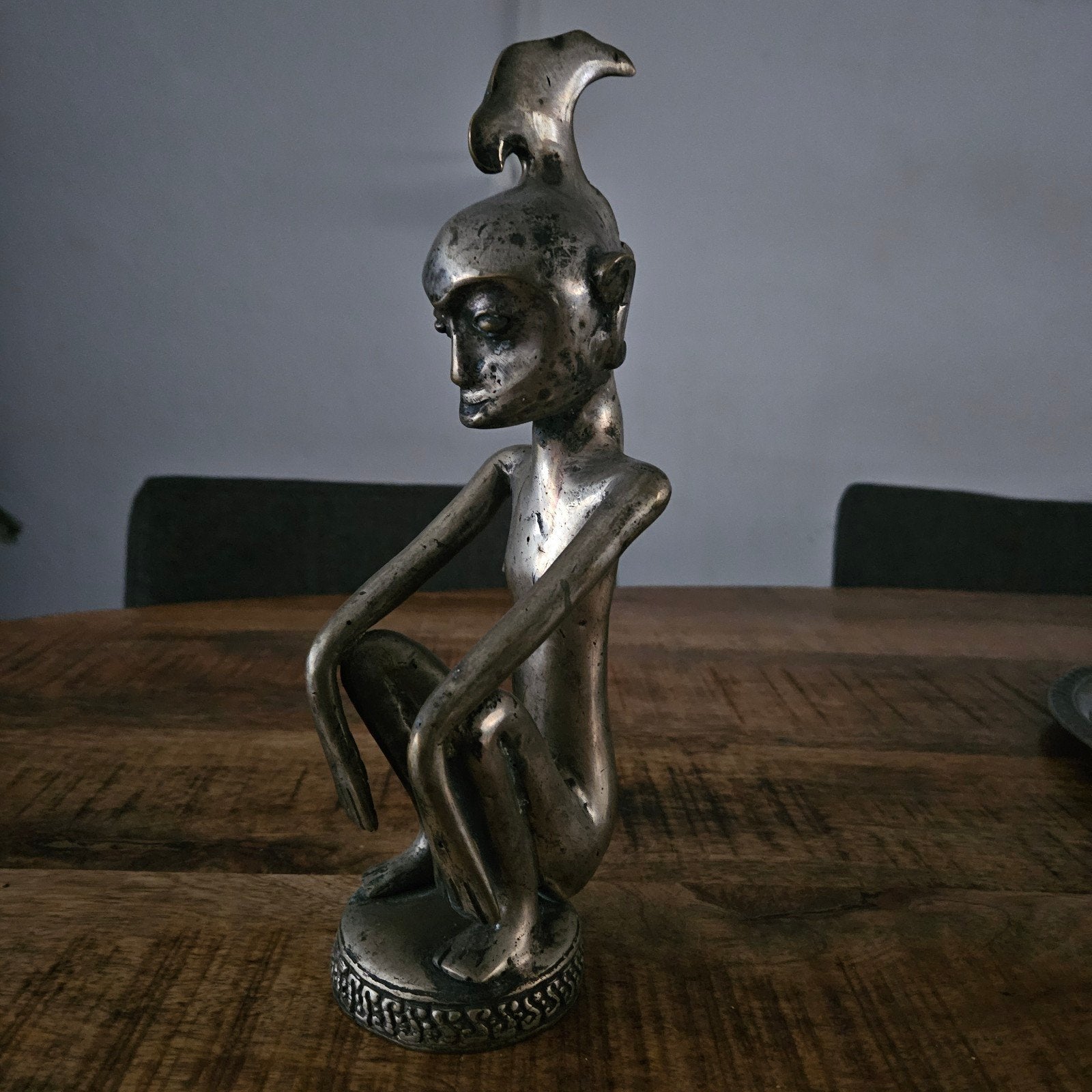Vintage bronzen beeld van hurkende figuur, Overige onderwerpen, Handgemaakt, Brons, 20 - 50 cm