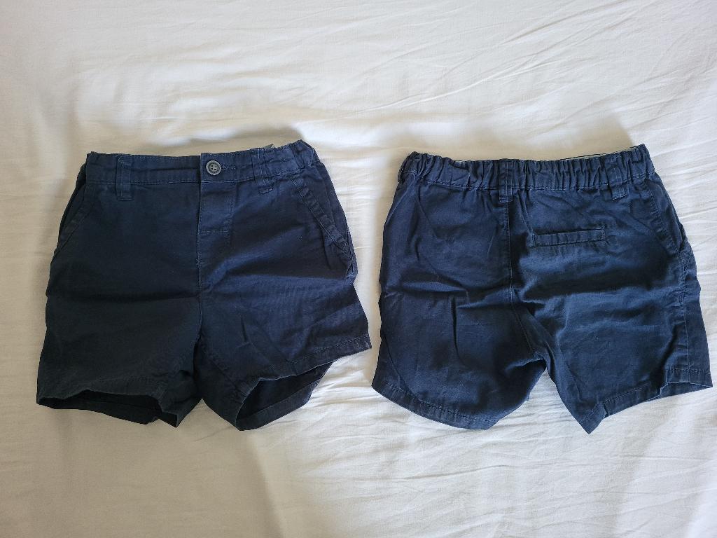 (Tweeling) chinoshorts blauw mt 92 €2 p.s. z.g.a.n., Ophalen of Verzenden, Zo goed als nieuw, Jongen, Broek
