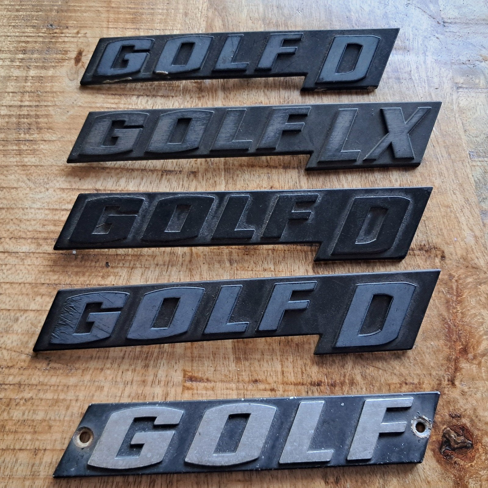 VW Golf1 emblemen, Ophalen of Verzenden, Gebruikt, Oldtimer onderdelen