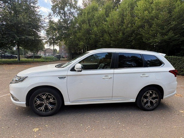 Mitsubishi Outlander PHEV Instyle, Auto's, Automaat, Dealer onderhouden, Outlander, Zwart