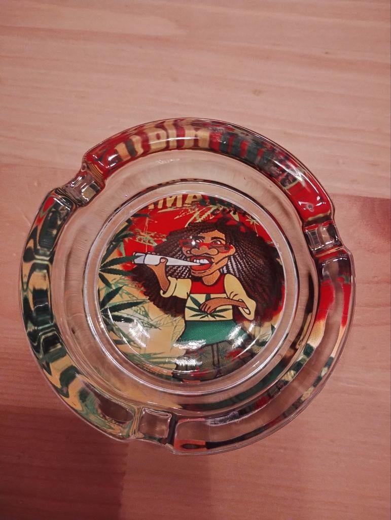 Glazen asbak met reggae/rastafari afbeelding, Verzamelen, Ophalen of Verzenden, Gebruikt, Asbak