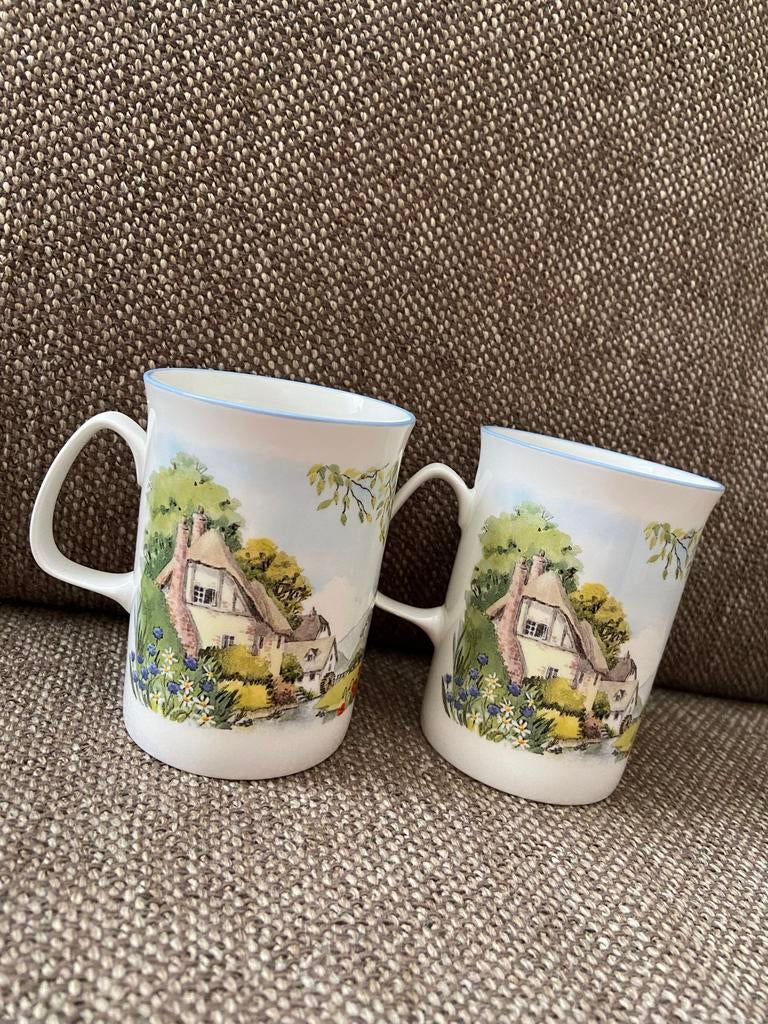 Bone China Bekers met Boerderij Afbeeldingen, Ophalen, Zo goed als nieuw, Porselein, Kop(pen) en/of Schotel(s)