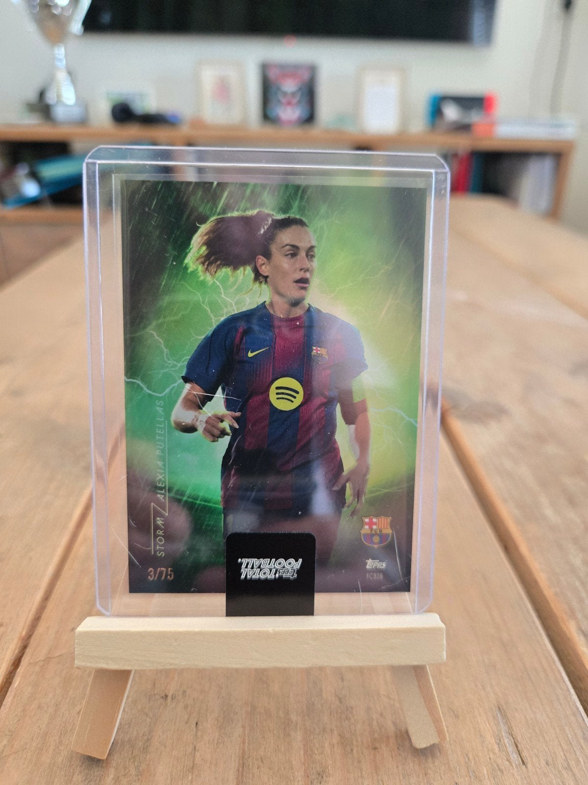 Alexia Putellas Topps Total Football Storm /75, Ophalen of Verzenden, Nieuw, Buitenlandse clubs, Spelerskaart
