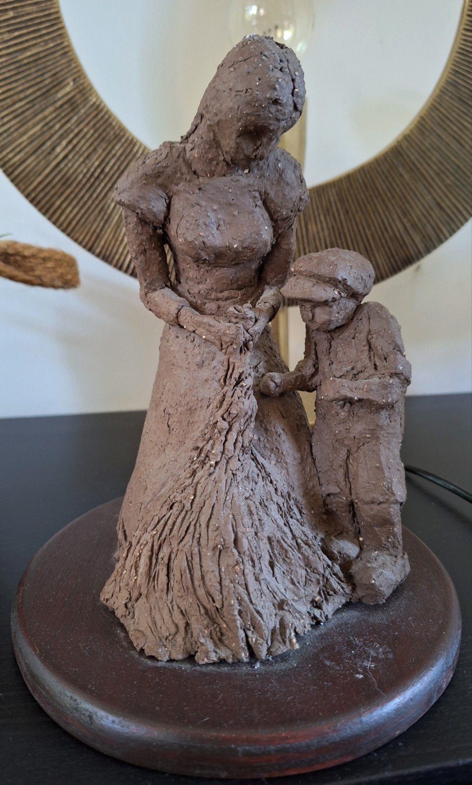 Aardewerken beeld: Moeder en kind, Antiek en Kunst, Ophalen, Groep mensen, 20 - 50 cm, Steen of Keramiek