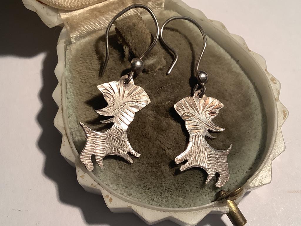 PRACHTIGE GEKEURDE GEZAAGDE ZILVEREN OORHANGERS, Ophalen of Verzenden, Zilver, Oorbellen
