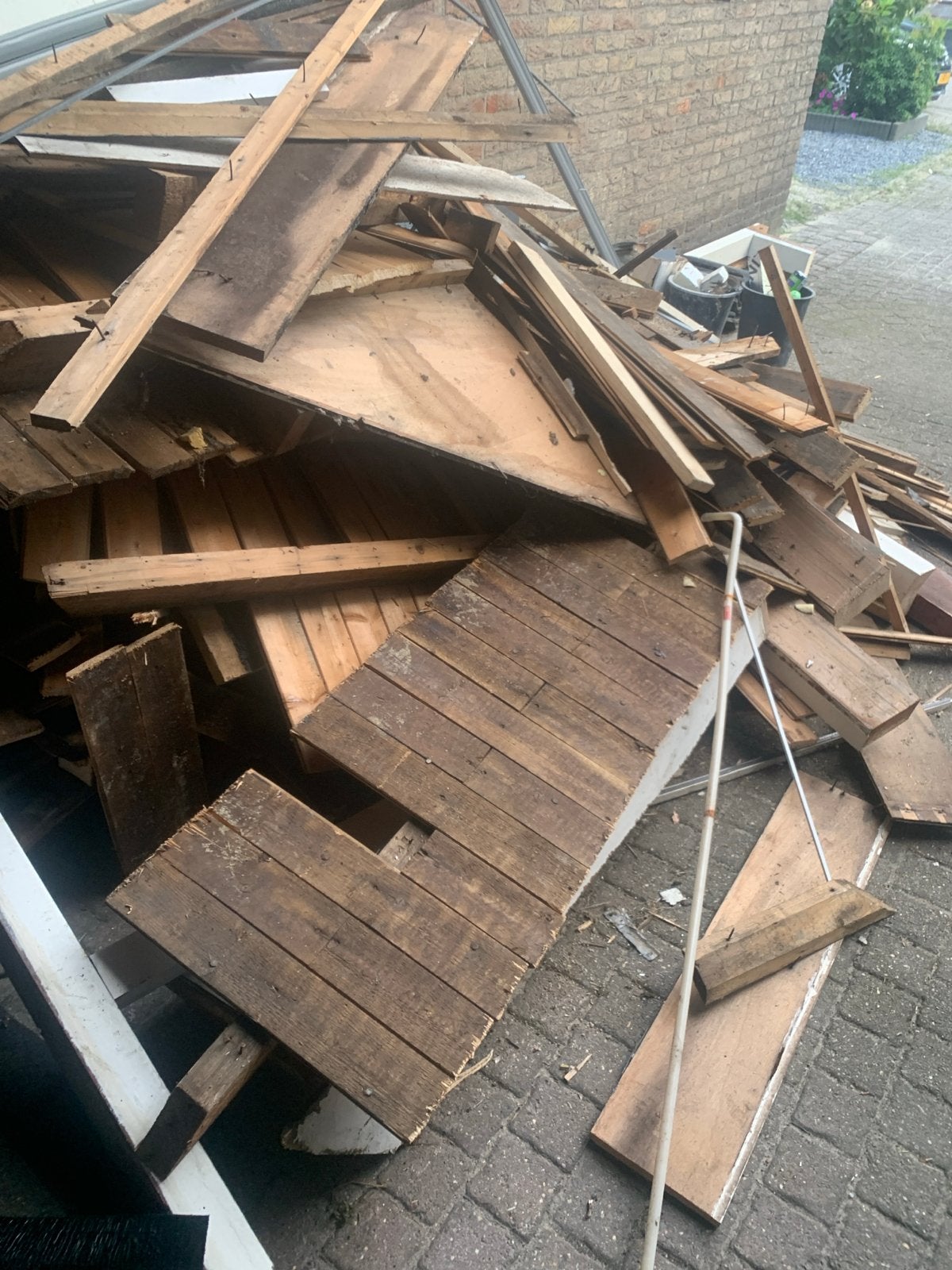 Gratis stookhout van schuin dak, Tuin en Terras, Minder dan 3 m³, Ophalen, Overige houtsoorten, Blokken