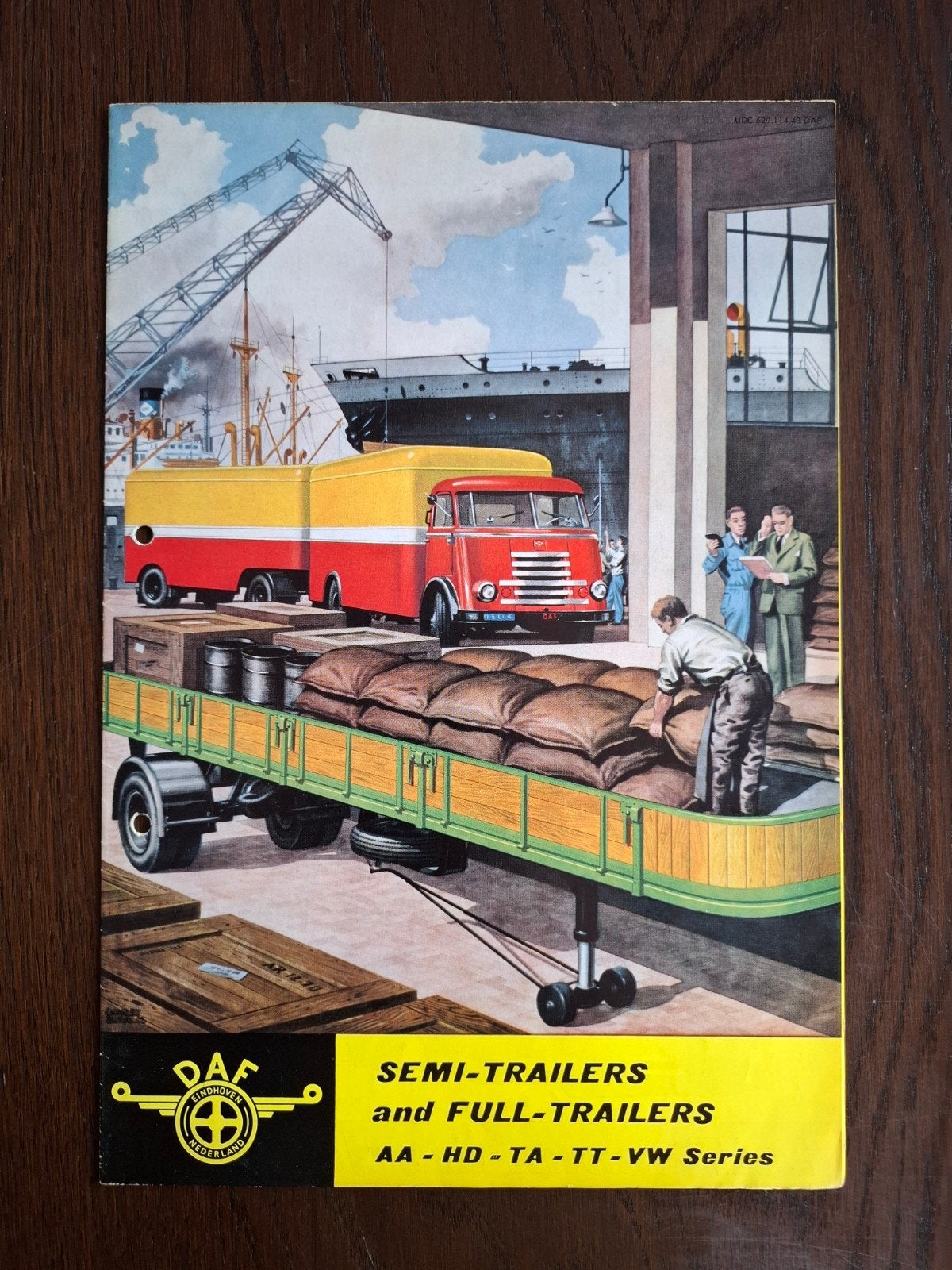 DAF Semi-Trailers and Full-trailers folder, Boeken, Ophalen of Verzenden, Gelezen, Overige merken