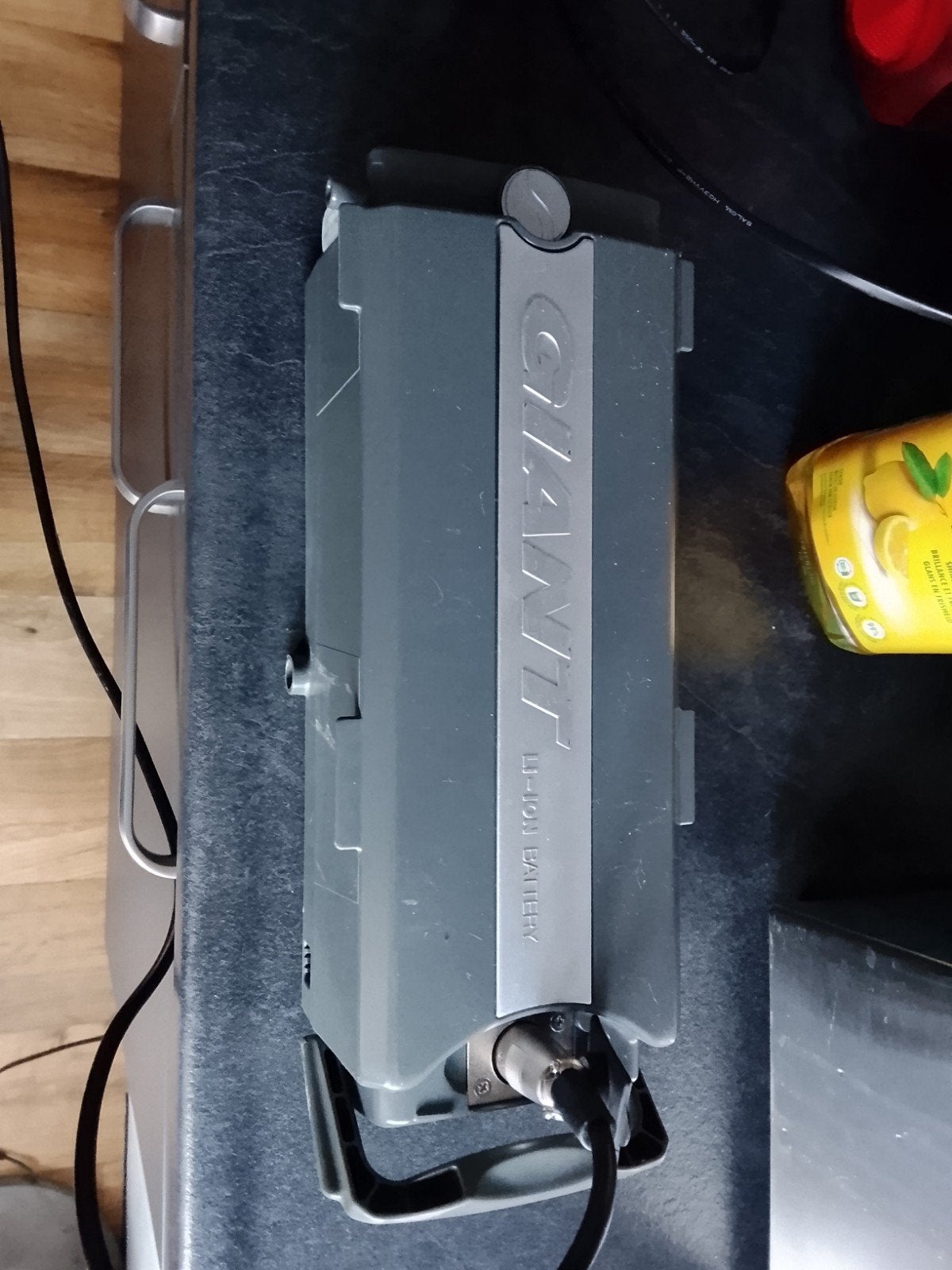 Te koop zeer goede accu en lader van giant twist go dubbel, Ophalen of Verzenden, Gebruikt