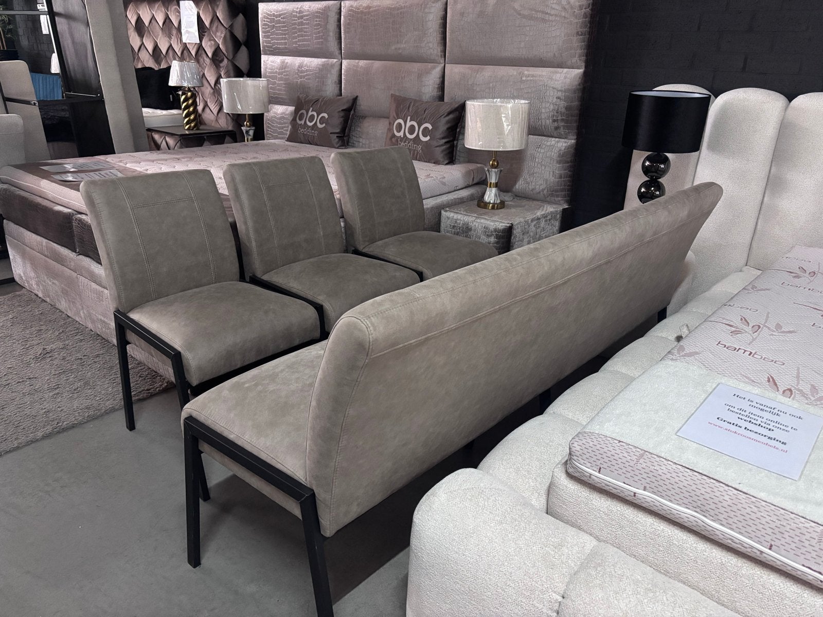 Eetbank met 3 stoelen - Showroom opruiming, Overige kleuren, Drie, Ophalen of Verzenden, Zo goed als nieuw