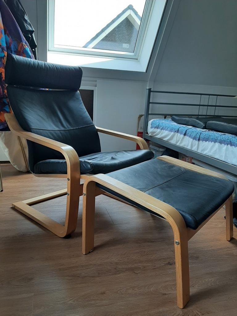 Relax stoel met voetenbankje, zwart leer. Ikea Poang., Ophalen, Eenpersoons, Zo goed als nieuw, Minder dan 150 cm