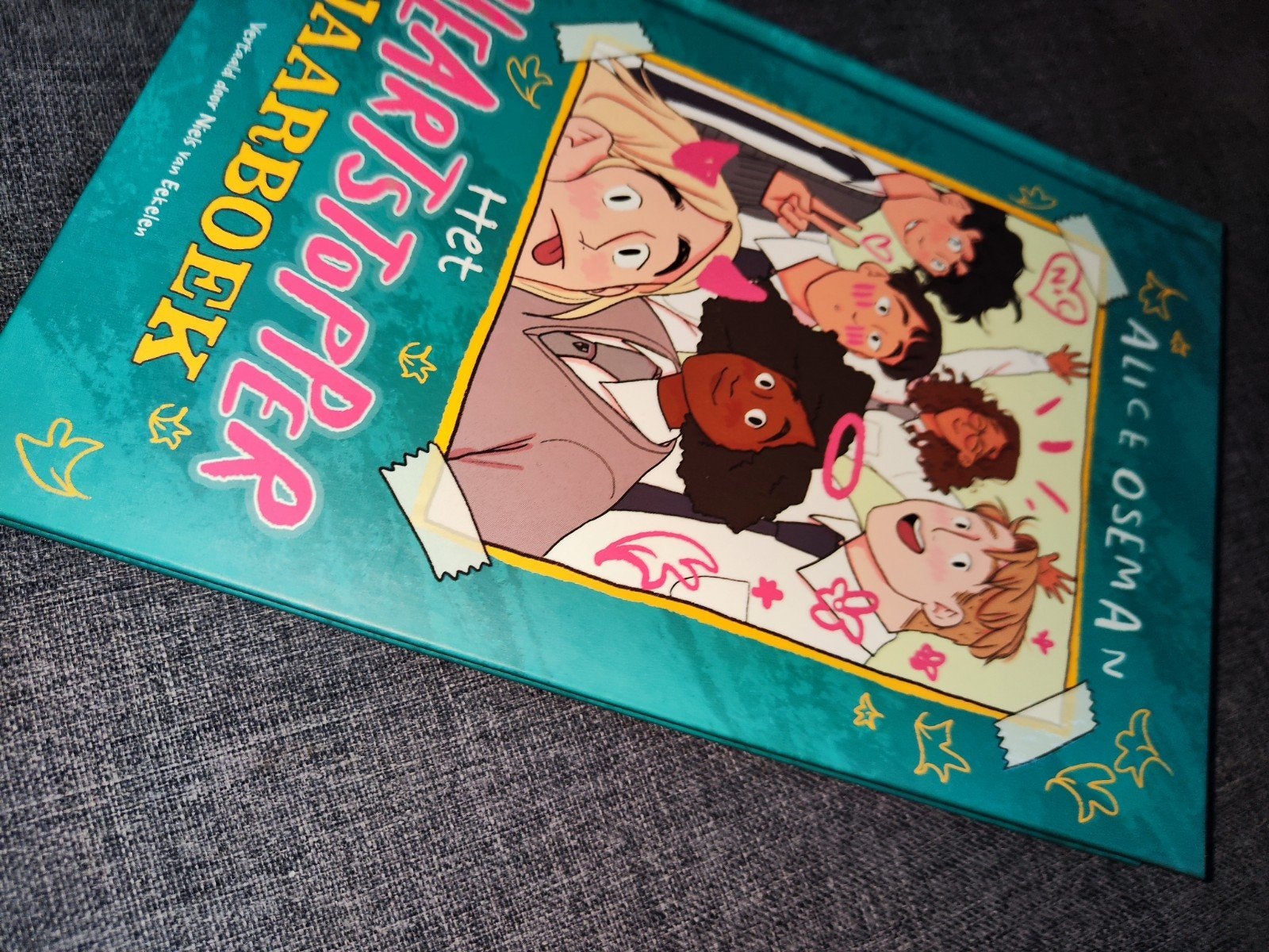 Het Heartstopper Jaarboek - Alice Oseman, Ophalen of Verzenden, Zo goed als nieuw, Alice Oseman, Non-fictie