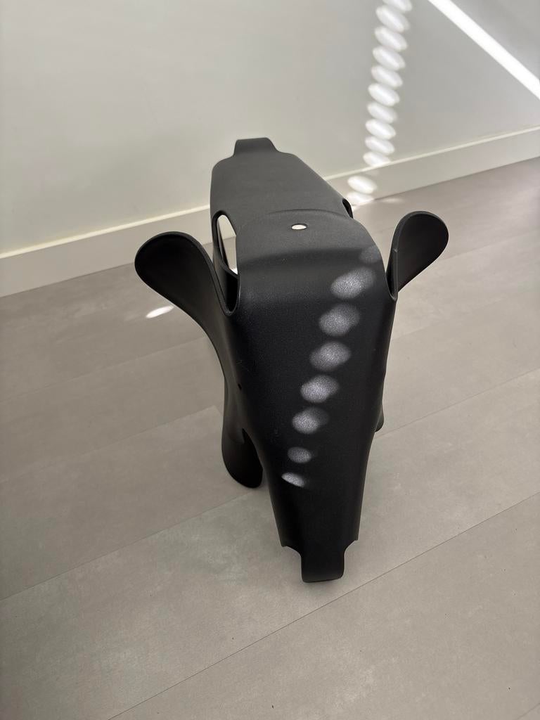 Zwarte Olifant Krukje/Decoratie - Vitra Eames Stijl, Huis en Inrichting, Tafels | Bijzettafels, Ophalen, Zo goed als nieuw