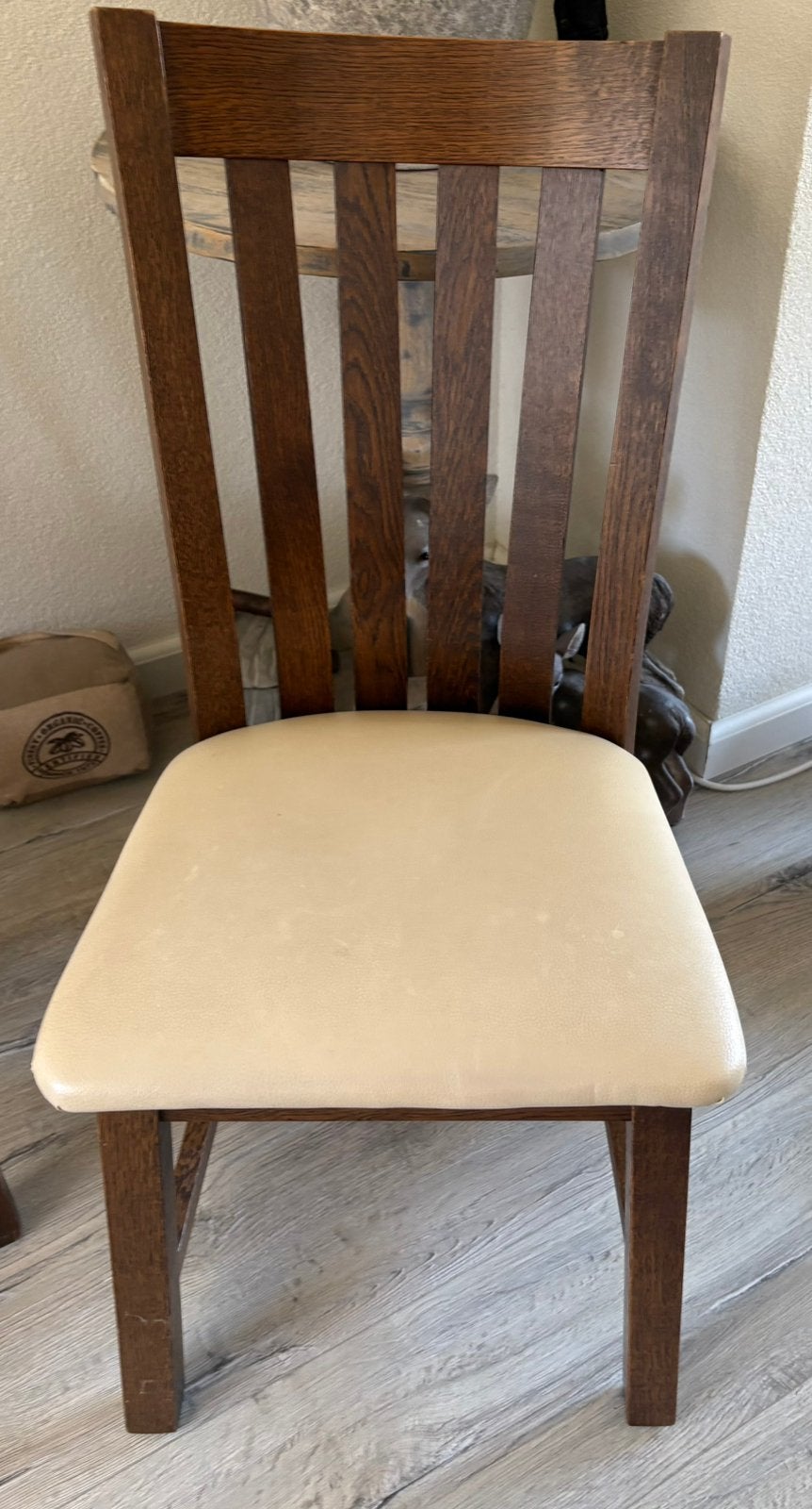 4 dezelfde mooie eetkamer stoelen, Ophalen, Zo goed als nieuw, Bruin