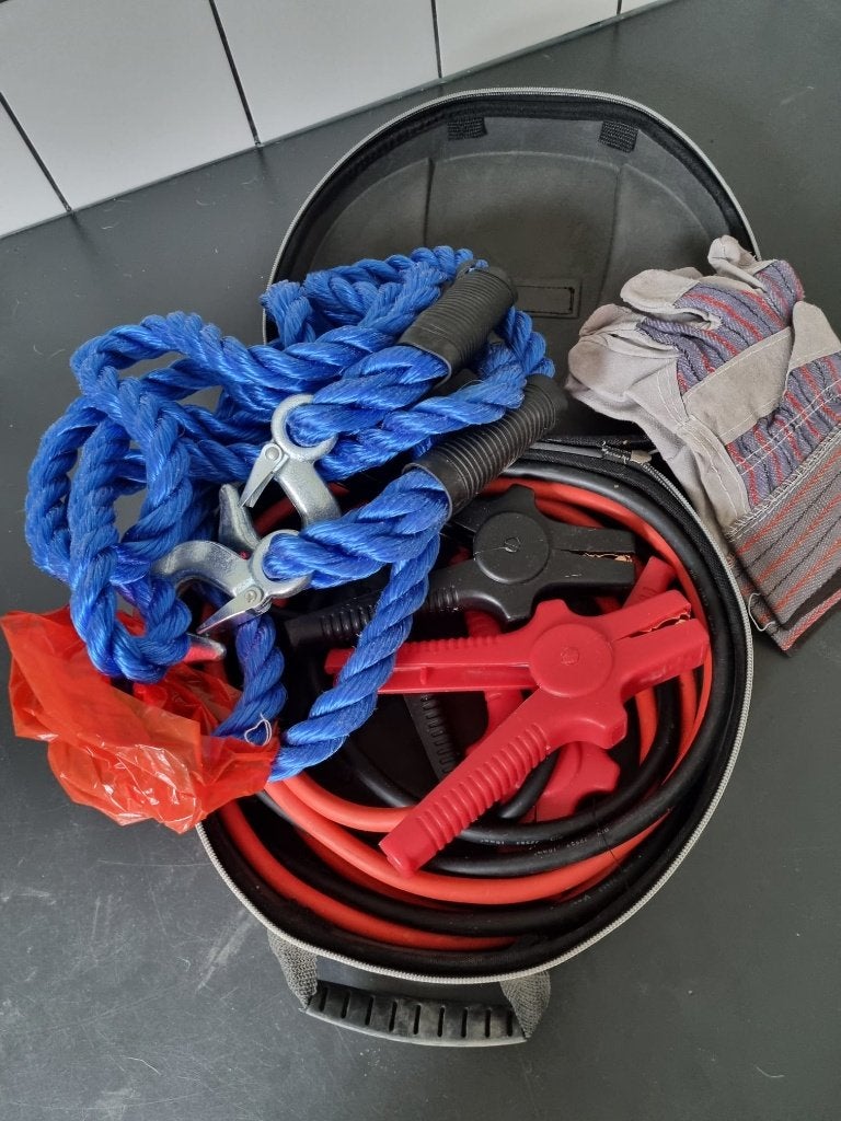 Auto noodset / pechset met startkabels, sleepkabel en tas, Ophalen of Verzenden, Zo goed als nieuw