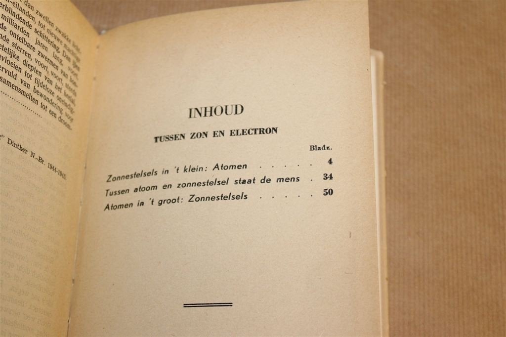 Tussen Zon en Electron — Atomen & Zonnestelsels 1946, Boeken, Ophalen of Verzenden, Gelezen, Natuurwetenschap