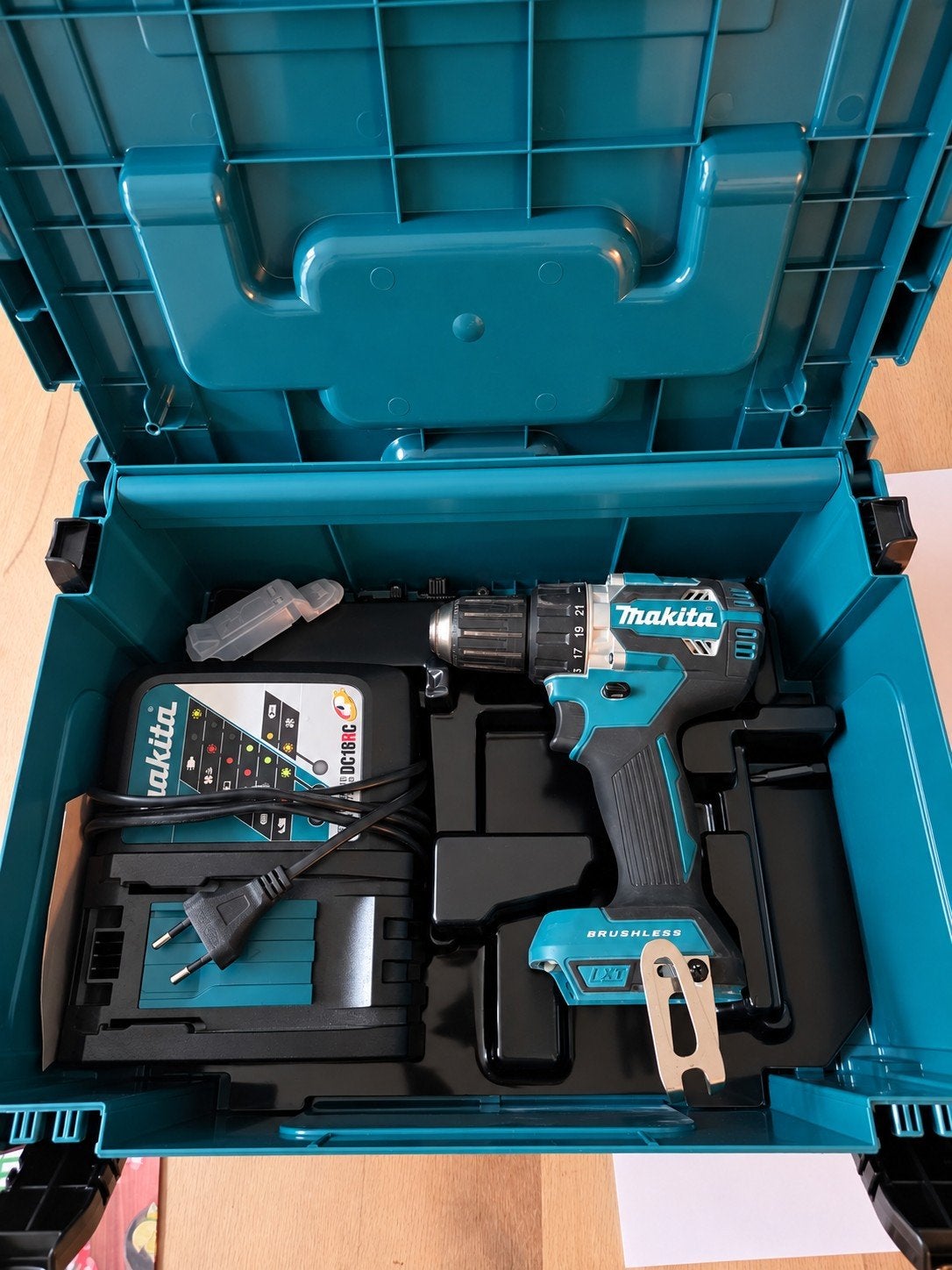 Makita DDF484 Accuboormachine met koffer en lader, Ophalen of Verzenden