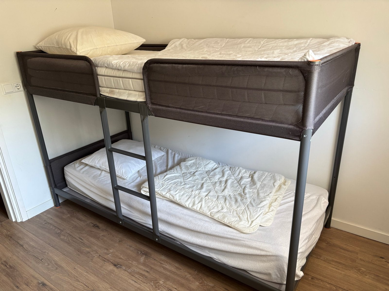 Stevig stapelbed met matrassen - ideaal voor kleine kamers, Ophalen, Gebruikt, 90 cm, 160 tot 180 cm