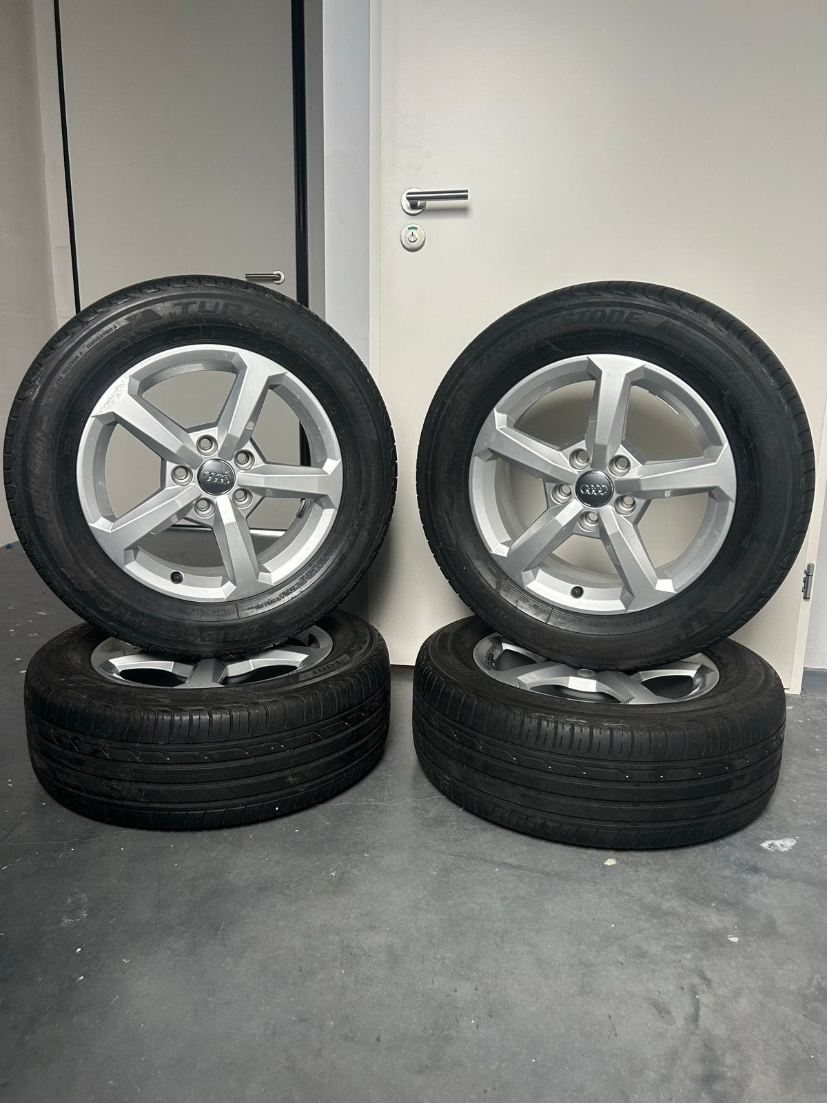 Audi Velgen met Zomerbanden - 16 inch, Auto-onderdelen, Ophalen, Gebruikt, Banden en Velgen, 17 inch